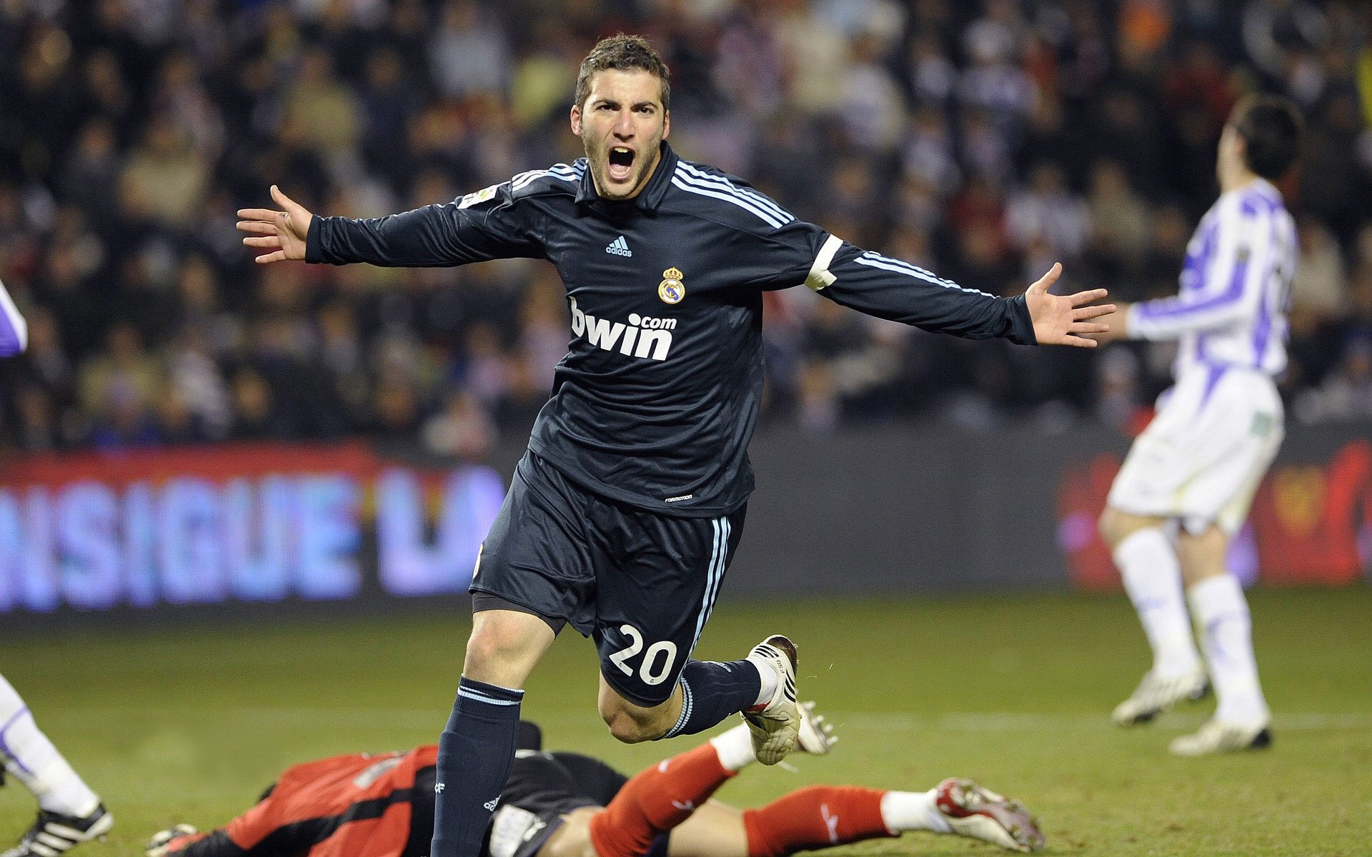 篮球少年在赛场上展现无限潜能，篮球少年のyu