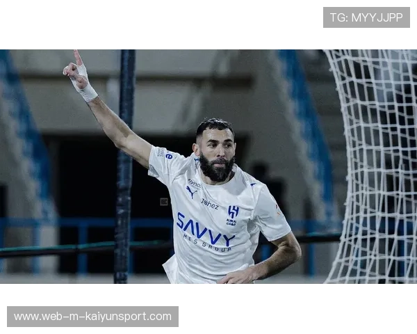 本泽马沙特新月首战火力全开,带领球队迎来首胜 本泽马沙特新月首战火力全开,带领球队迎来首胜