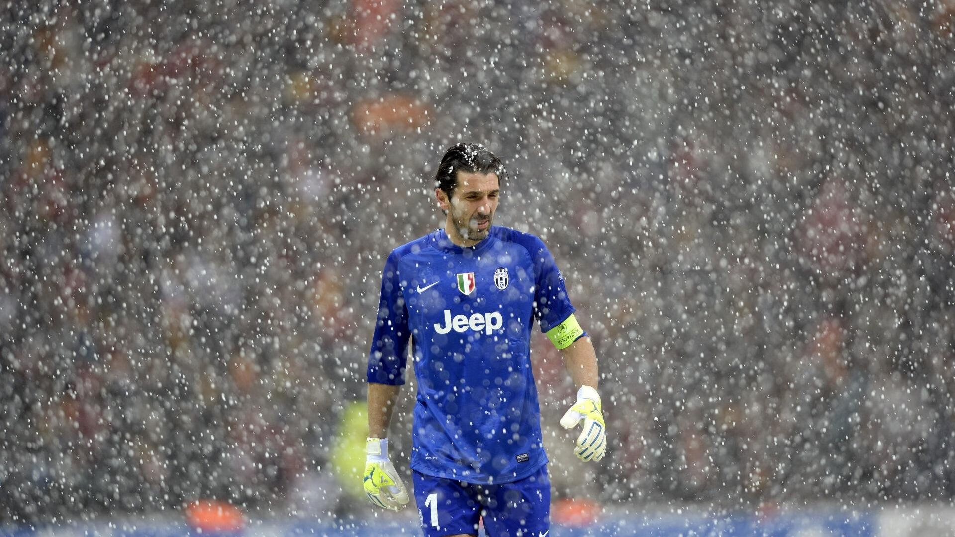 开云体育网页入口-勇士又靠库里活着，那几记三分堪称神迹，勇士是库里的球队